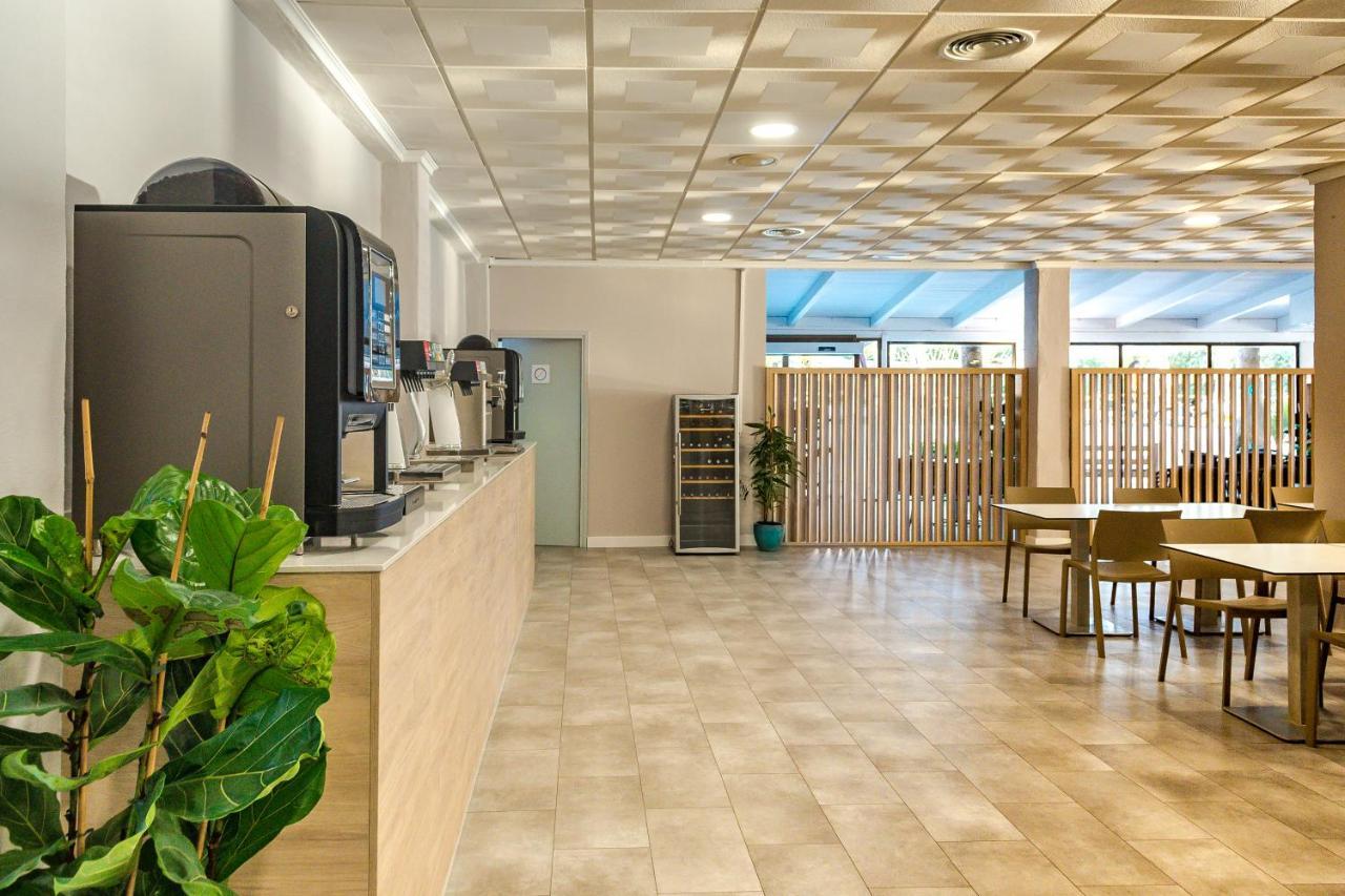 Fergus Club Carema Splash Playas De Fornells Екстериор снимка